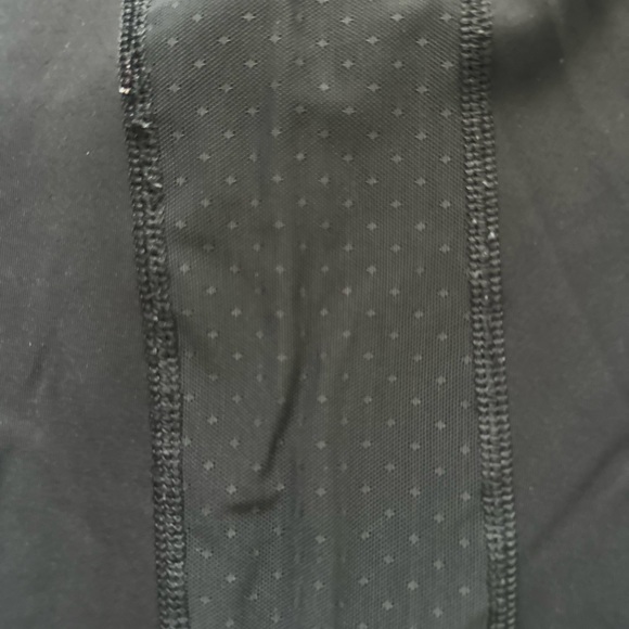 Lululemon Size 8 “Sheer/Polka dots” Side Detail - Picture 4 of 5
